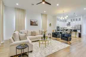 Houston Retreat with Balcony, 1 Mi to Toyota Center!